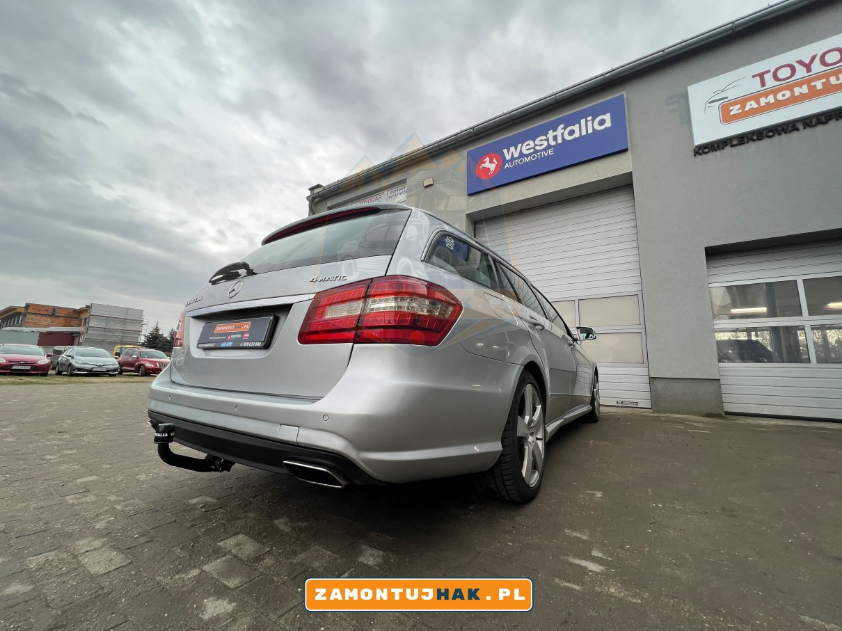 Mercedes E-Class W212 z AMG pakietem i hakiem holowniczym Westfalia A40V - styl i funkcjonalność w jednym